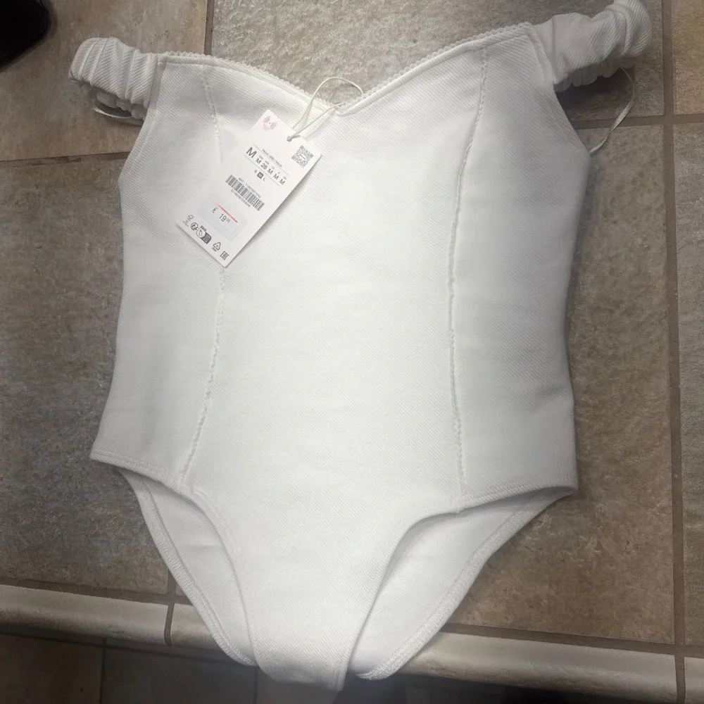 Zara off shoulder bodysuit - Picture 2 of 2